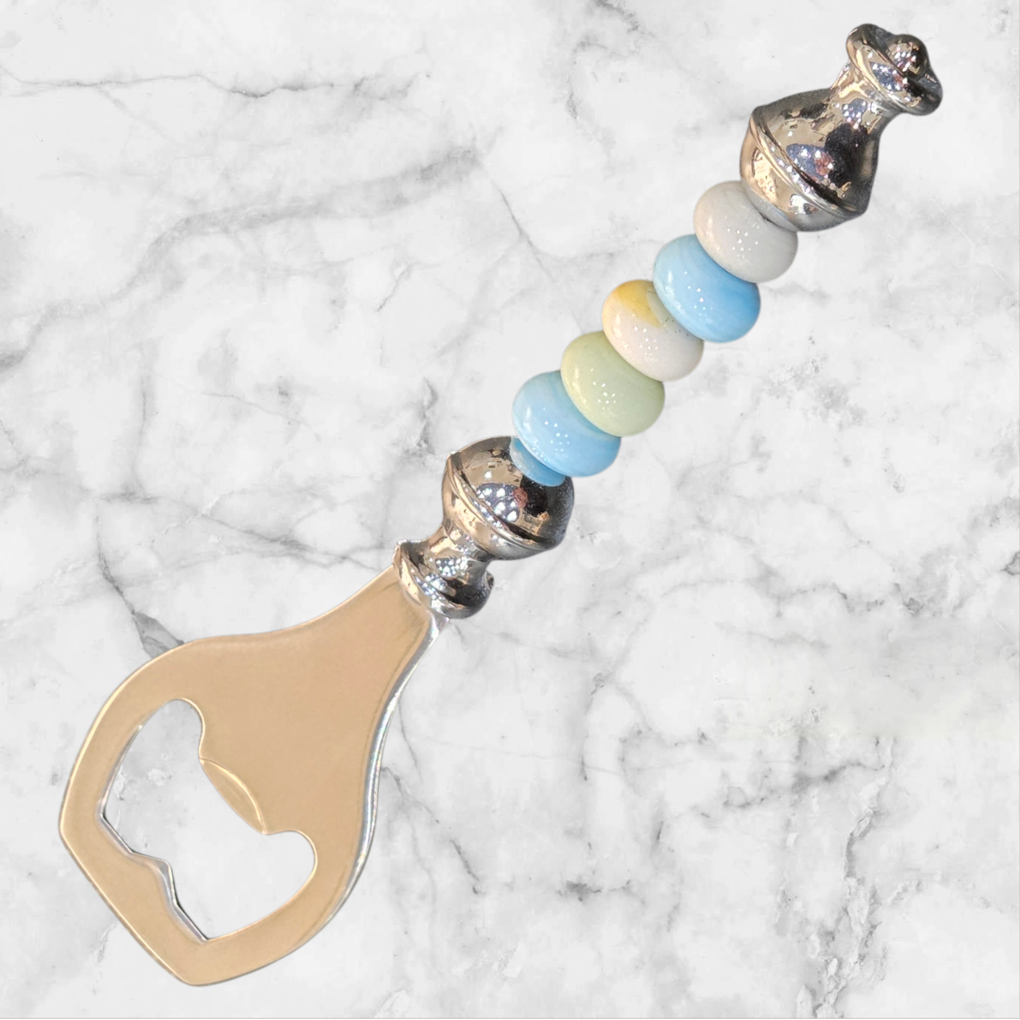 💙💚🤍 Décapsuleur artisanal – 5 perles de verre bleu-vert &amp; blanches