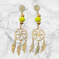💚✨ Boucles d’oreilles artisanales – 2 perles de verre vert anis &amp; pendentifs attrape-rêve