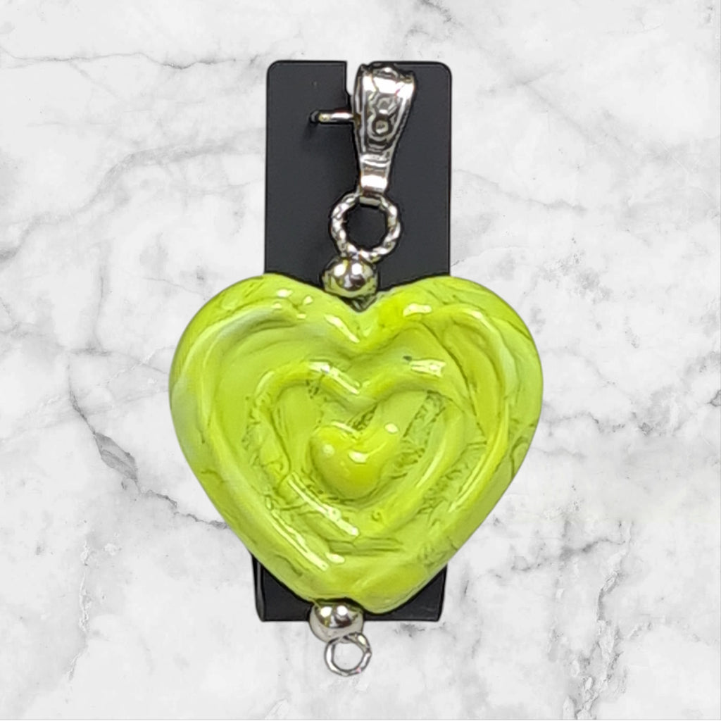 💚Collier artisanal – Perle de verre cœur 3D verte & pompon amovible