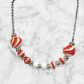🤍❤️ Collier artisanal – 8 perles de verre blanches et rouges filées au chalumeau