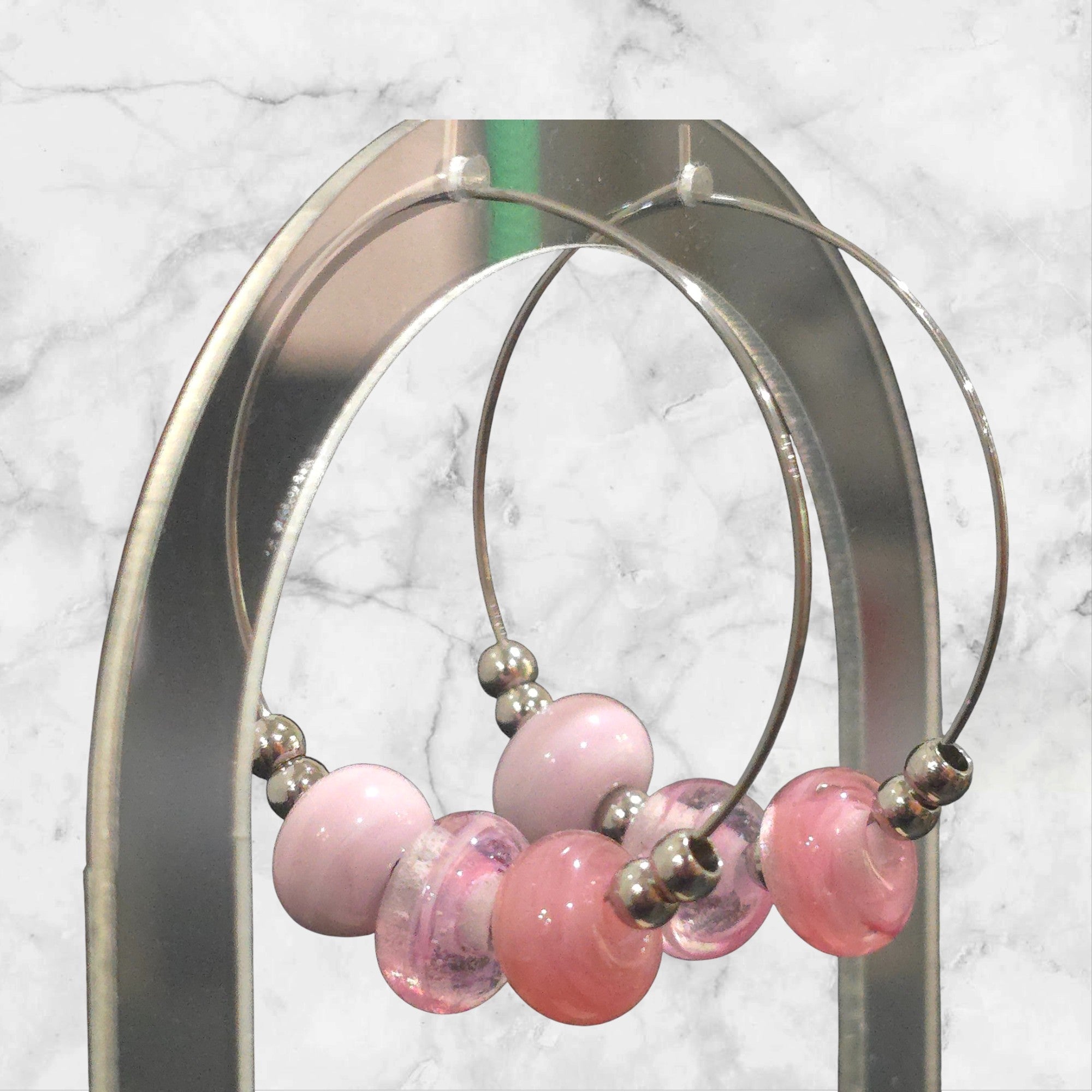 Créoles avec 6 perles de verre – tons roses